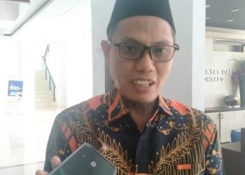 Anggota Komisi IV Deprov Gorontalo, Adnan Entengo saat diwawancarai awak media, Senin (10/7/2023) (muhajir/gopos)