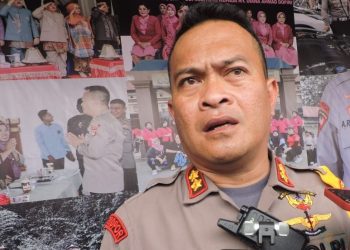 Kapolres Bone Bolango, AKBP Muhammad Alli saat diwawancarai awak media usai menerima kunjungan Kapolda Gorontalo, Irjen Pol Angesta Romano Yoyol di Mapolres Bone Bolango, Rabu (12/7/2023). (Foto Istimewa)