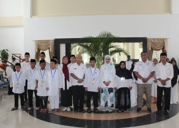 Sebanyak 15 kafilah Seleksi Tilawatil Qur’an dan Hadits (STQH) Kabupaten Bone Bolango resmi dilepas oleh Wakil Bupati, Merlan S. Uloli di Lobby Kantor Bupati, Rabu (12/7/2023). (Foto Yudi/Sespri Wabup)