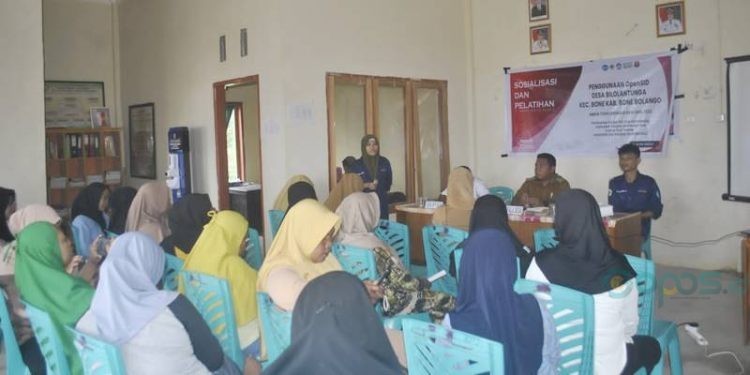 Pelatihan sistem informasi opensid oleh Mahasiswa UNG Program MBKM terintegrasi KKN 2023 di Desa Bilolantunga, Kecamatan Bone, Kabupaten Bone Bolango (istimewa)