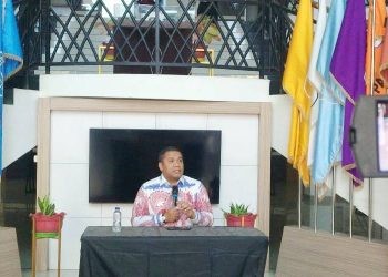Rektor UNG, Eduart Wolok memberikan keterangan pers terkait hasil penerimaan mahasiswa baru di UNG, Senin (24/7/2023) (muhajir/gopos)