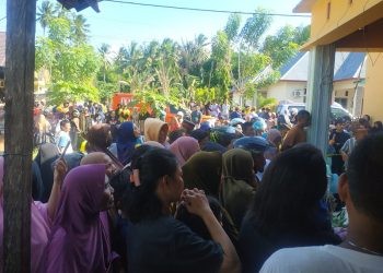 Suasana kediaman korban bunuh diri di Gorontalo, Selasa (25/7/2023). (f. Yusuf/gopos)