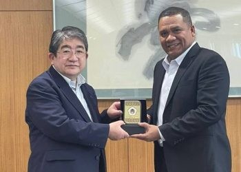 Pertemuan pembahasan kerja sama antara Rektor UNG Eduart Wolok dan Presiden Ehime University Nishina Hiroshige tentang pengembangan kawasan teluk tomini (dok. ung)