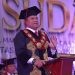 Rektor UNG, Eduart Wolok memberikan sambutan pada sidang terbuka wisuda UNG, Sabtu (1/7/2023) (dok. ung)