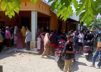 Suasana kediaman korban gantung diri di Kecamatan Dungingi, Kota Gorontalo. Selasa (25/7/2023)