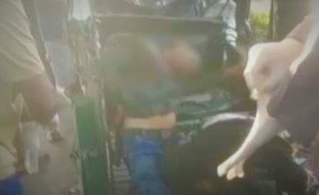 Dua warga Limboto yang ditemukan tewas akibat penikaman saat dievakuasi dari lokasi kejadian. (istimewa)