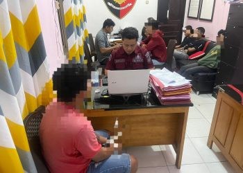 Polisi sudah menetapkan MA alias Ato sebagai tersangka kasus penikaman di depan Kantor Lurah Wongkaditi Timur.