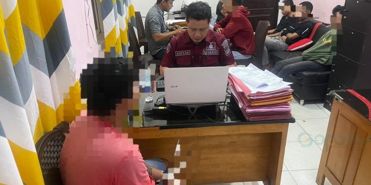 Polisi sudah menetapkan MA alias Ato sebagai tersangka kasus penikaman di depan Kantor Lurah Wongkaditi Timur.