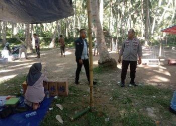 Aparat Polres Pohuwato saat mendatangi lokasi praktek judi sabung ayam, Selasa (25/7/2023).