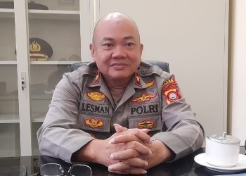 Wakapolres Gorontalo Utara Kompol Lesman Katili saat memberi keterangan terkait kasus judi sabung ayam, Kamis (6/7/2023). (F. isno/gopos)