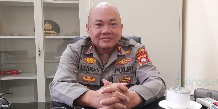 Wakapolres Gorontalo Utara Kompol Lesman Katili saat memberi keterangan terkait kasus judi sabung ayam, Kamis (6/7/2023). (F. isno/gopos)