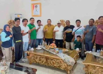 Penjabat Gubernur Gorontalo, Ismail Pakaya menyambut kedatangan rombongan Persatuan Wartawan Indonesia (PWI) Gorontalo di Rumah Dinasnya, Minggu (6/8/2023).