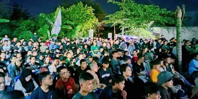 Ratusan penonton memadati acara nonton bareng yang diadakan Gopos.id, KAOGA dan OPFGorontalo di Rumah Kreatif Gopos.id, Ahad malam (6/8/2023). (Putra/Gopos)