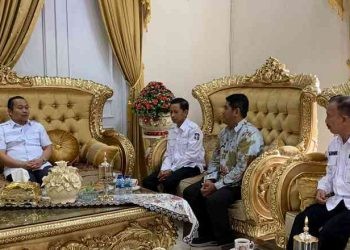 Kepala Dinas Kesehatan Provinsi Gorontalo, Anang S. Otoluwa bersama tim teknis dan operasional Survei Kesehatan Indonesia (SKI) Kementerian Kesehatan Republik Indonesia (Kemenkes RI) menghadap Penjabat Gubernur Gorontalo Ismail Pakaya untuk melaporkan pelaksanaan Survei Kesehatan Indonesia di Provinsi Gorontalo, Rabu (9/8/2023).