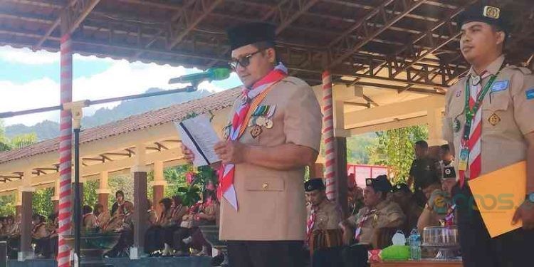 Walikota Gorontalo, Marten Taha saat membuka kegiatan Perkemahan Pramuka Penggalang (PERMATA) 2023 di Bumi Perkemahan BPMP Provinsi Gorontalo, Senin (14/8/2023).