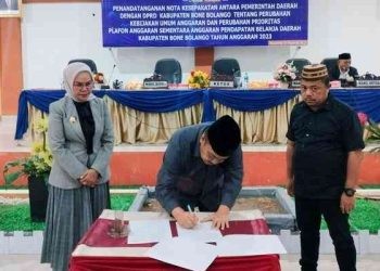 DRPD Bone Bolango bersama pemerintah menadatangani nota kesepakatan perubahan KUA PPAS APBD 2023, Senin malam (21/8/2023).