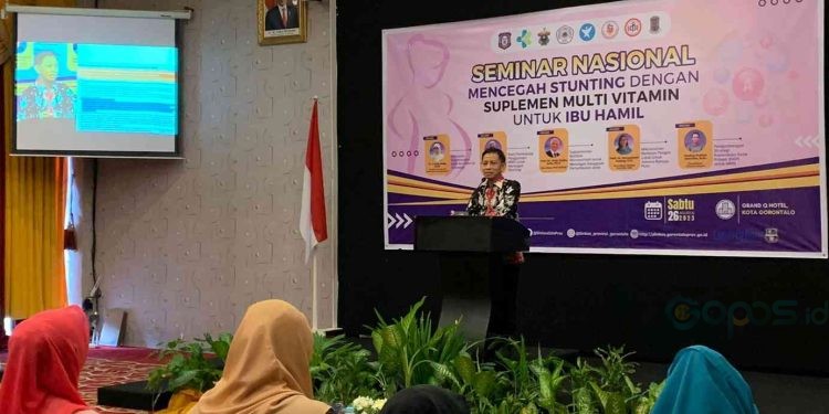 Kepala Dinas Kesehatan Provinsi Gorontalo, Anang S. Otoluwa saat memberikan sambutan pada launching dan seminar nasional Mencegah Stunting dengan Suplemen Multi Vitamin untuk ibu hamil, Sabtu (26/08/2023) di Grand Q Hotel, Kota Gorontalo.