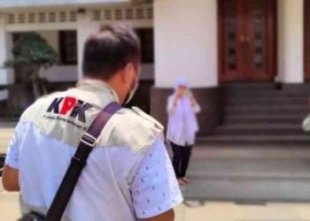 Ilustrasi penyidik KPK melakukan penggeledahan terkait kasus korupsi. (ANTARA)