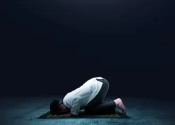 Sepertiga Malam Itu Jam Berapa untuk Sholat Tahajud? (Freepik)