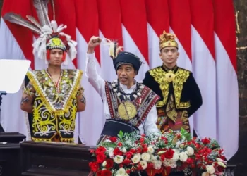Presiden Joko Widodo memberikan pidato kenegaraan saat Sidang Tahunan DPR MPR di Gedung Nusantara, Kompleks Parlemen, Senayan, Jakarta, Rabu (16/8/2023). [Suara.com/Alfian Winanto/Pool via Dokumentasi Parlemen]