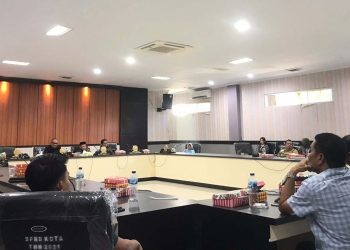 Rapat Kerja Komisi C DPRD Kota Gorontalo membahas progres proyek PEN di Kota Gorontalo, Senin (14/8/2023). (Rama/gopos)