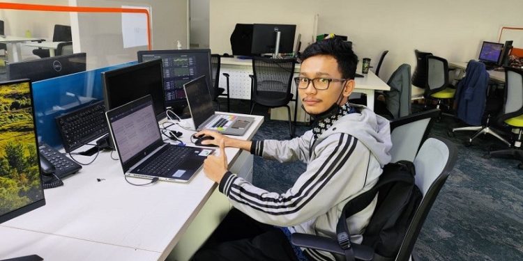 Fikri Pajarullah menjadi salah satu talenta muda penerima Google Career Certificates.