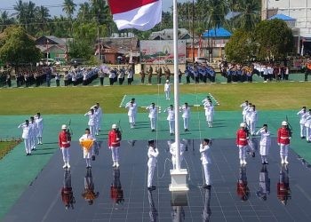 Pengibaran Sang Merah Putih di halaman Polres Pohuwato, Kamis (17/8/2023). (Yusuf/Gopos)