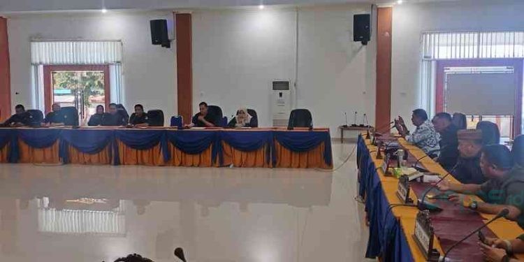 DPRD Bone Bolango melaksanakan pembahasan bersama Tim TAPD dan KPU Bone Bolango, Rabu (16/8/2023).