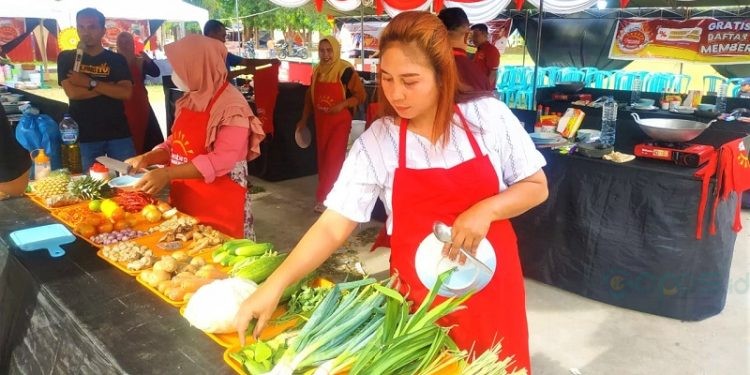 Para peserta ikut Lomba Memasak ala Gembira yang berlangsung di lapangan Ormas Marisa, Kabupaten Pohuwato, Sabtu (12/8/2023). (Yusuf/Gopos)