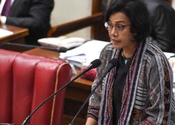 Menteri Keuangan Sri Mulyani menyampaikan paparannya dalam rapat paripurna ke-4 DPR di kompleks Parlemen, Senayan, Jakarta, Selasa (29/8/2023). Dalam kesempatan tersebut Sri Mulyani menyampaikan tanggapan pemerintah atas pandangan umum fraksi-fraksi DPR mengenai pertanggungjawaban pelaksanaan APBN 2022 dan Rancangan Undang-Undang (RUU) APBN 2024. ANTARA FOTO/Aditya Pradana Putra/rwa. (ADITYA PRADANA PUTRA/ADITYA PRADANA PUTRA)