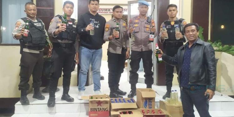 Kepolisian Resor Kota (Polresta) Gorontalo Kota kembali mengamankan 70 botol minum keras (miras) berbagai merek, saat operasi pekat otanaha III 2023, Minggu (13/8/2023).