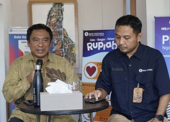 Kepala Perwakilan Bank Indonesia Provinsi Gorontalo, Dian Nugraha (kiri) bersama Deputi Kepala Bank Indonesia Provinsi Gorontalo, Ridwan Nurjamal (kanan) menyampaikan penjelasan perkembangan transaksi keuangan digital pada Bincang Bersama Media, Kamis (25/8/2023).(Humas BI Gorontalo)