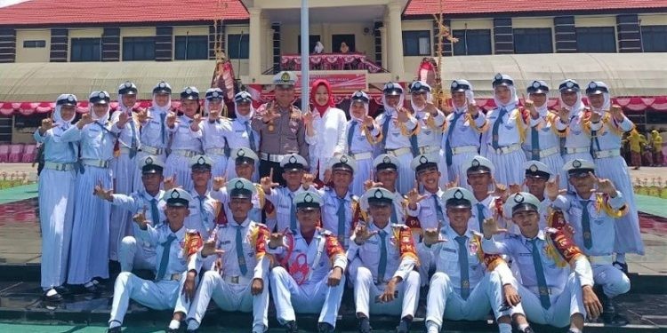 Anggota Patroli Keamanan Sekolah (PKS) SMA Negeri 1 Marisa usai parade di HUT RI ke 78, berlangsung di halaman Polres Pohuwato, Kamis (17/8/2023). (Yusuf/Gopos)