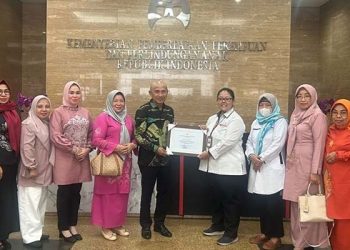 Pemkab Pohuwato Mendapat Penghargaan Sebagai Kabupaten Layak Anak Kategori Pratama, di Kantor Kementerian PPPA, Selasa 22/08/2023 (Istimewa)
