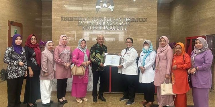 Pemkab Pohuwato Mendapat Penghargaan Sebagai Kabupaten Layak Anak Kategori Pratama, di Kantor Kementerian PPPA, Selasa 22/08/2023 (Istimewa)