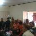 Kericuhan yang mewarnai RPD DPRD Pohuwato berkaitan masalah penjualan emas di Pohuwato, Selasa (15/8/2023).(Yusuf/gopos)