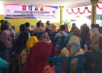 Kegiatan reses Anggota DPRD Kota Gorontalo Tien Mobiliu di Kecamatan Hulonthalangi, Jumat (18/8/2023). (F. Rama/gopos)