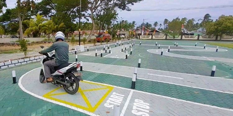 Satlantas Polres Pohuwato resmi menghapus pola zig-zag atau angka 8 pada praktek ujian SIM C. (F. Satlantas Polres Pohuwato)