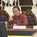 Penjabat Gubernur Gorontalo Ismail Pakaya memimpin rapat Forkopimda yang dihadiri bupati wali kota, Jumat, (4/8/2023). (Foto: Alfred)