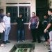Penjagub Ismail saat meninjau asrama Himpunan Mahasiswa Indonesia Gorontalo (HPMIG) di Kabupaten Bogor, Jawa Barat. Pekerjaan renovasi asrama ini rencananya akan direnovasi tahun depan. (Foto – Zakir)