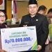 Penjagub Ismail saat memberikan Asuransi Nelayan yang berlangsung di Hotel Grand Q, Kota Gorontalo, Senin (14/8/2023). (Foto: Nova)