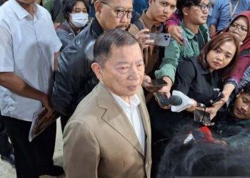 Menteri Perencanaan Pembangunan Nasional/Kepala Badan Perencanaan Pembangunan Nasional (PPN/Bappenas) Suharso Monoarfa saat menjawab pertanyaan awak media setelah Raker dengan DPR RI di Jakarta, Senin (21/8/2023) (ANTARA/Bayu Saputra)