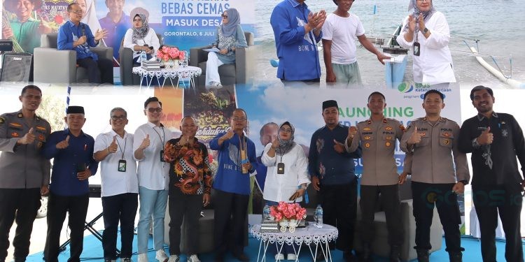 Kepala Kantor Wilayah Sulawesi Maluku (Kakanwil Sulama) BPJS Ketenagakerjaan, Mintje Wattu didampingi Sekda Ishak Ntoma kampanye Kerja Keras Bebas Cemas (KKBC). (Foto AKP/Diskominfo)