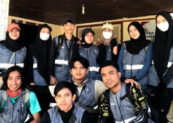 Mahasiswa KKN MBKM Jurusan Teknik Geologi Universitas Negeri Gorontalo (UNG) saat akan mengedukasi masyarakat Desa Bongo, Kecamatan Batudaa Pantai, Kabupaten Gorontalo soal pemetaan geologi wilayah.