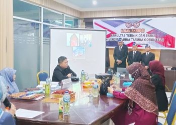 Tiga mahasiswa program studi Prencanaan Wilayah UNBITA Gorontalo mengikuti ujian skripsi, Sabtu (12/8/2023). Tiga mahasiswa yang mengikuti ini menjadi lulusan perdana program studi perencanaan wilayah di Gorontalo. (foto: dok. unbita)