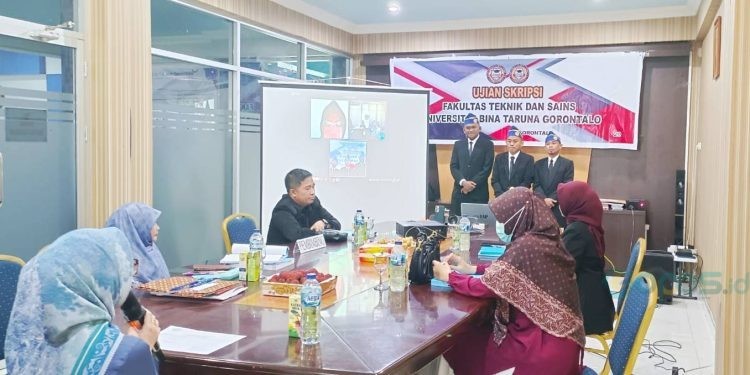 Tiga mahasiswa program studi Prencanaan Wilayah UNBITA Gorontalo mengikuti ujian skripsi, Sabtu (12/8/2023). Tiga mahasiswa yang mengikuti ini menjadi lulusan perdana program studi perencanaan wilayah di Gorontalo. (foto: dok. unbita)