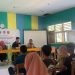 Mahasiswa Kuliah Kerja Nyata Tematik (KKN-T) Universitas Negeri Gorontalo (UNG) mengedukasi masyarakat di Desa Biluhu Barat Kecamatan Biluhu Kabupaten Gorontalo tentang cara mencegah penyakit pada hewan ternak, Jumat (11/7/2023).