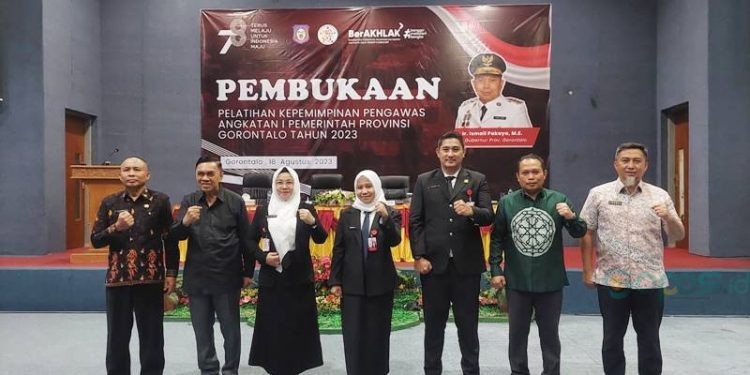 Ketua Komisi I Deprov Gorontalo, AW Thalib (kedua paling kiri) menjadi narasumber pada PKP Angkatan I Lingkungan Pemerintah Provinsi Gorontalo, Jumat (18/8/2023) (ain/hms)