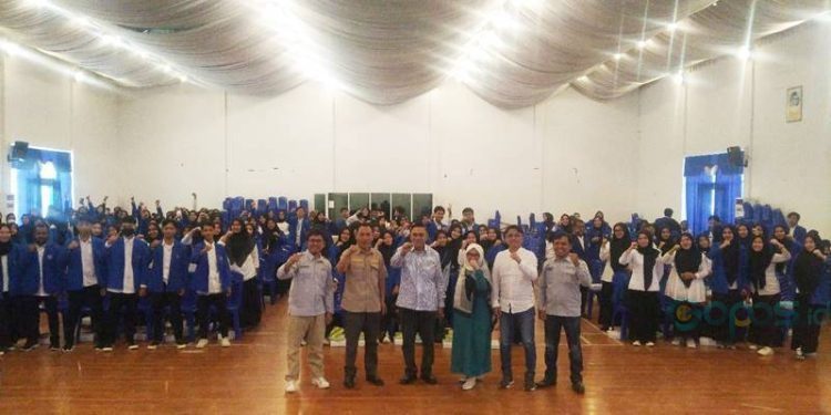 Mahasiswa Peserta KKD UMGO bersama Ketua Komisi I Deprov Gorontalo, AW Thalib, Ahad (27/8/2023) (muhajir/gopos)