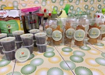 Mahasiswa Kuliah Kerja Nyata Tematik (KKN-T) Universitas Negeri Gorontalo (UNG) Desa Biluhu Barat, Kecamatan Biluhu, Kabupaten Gorontalo berhasil membuat pangsit dan teh dari hasil olahan bahan dasar jagung.